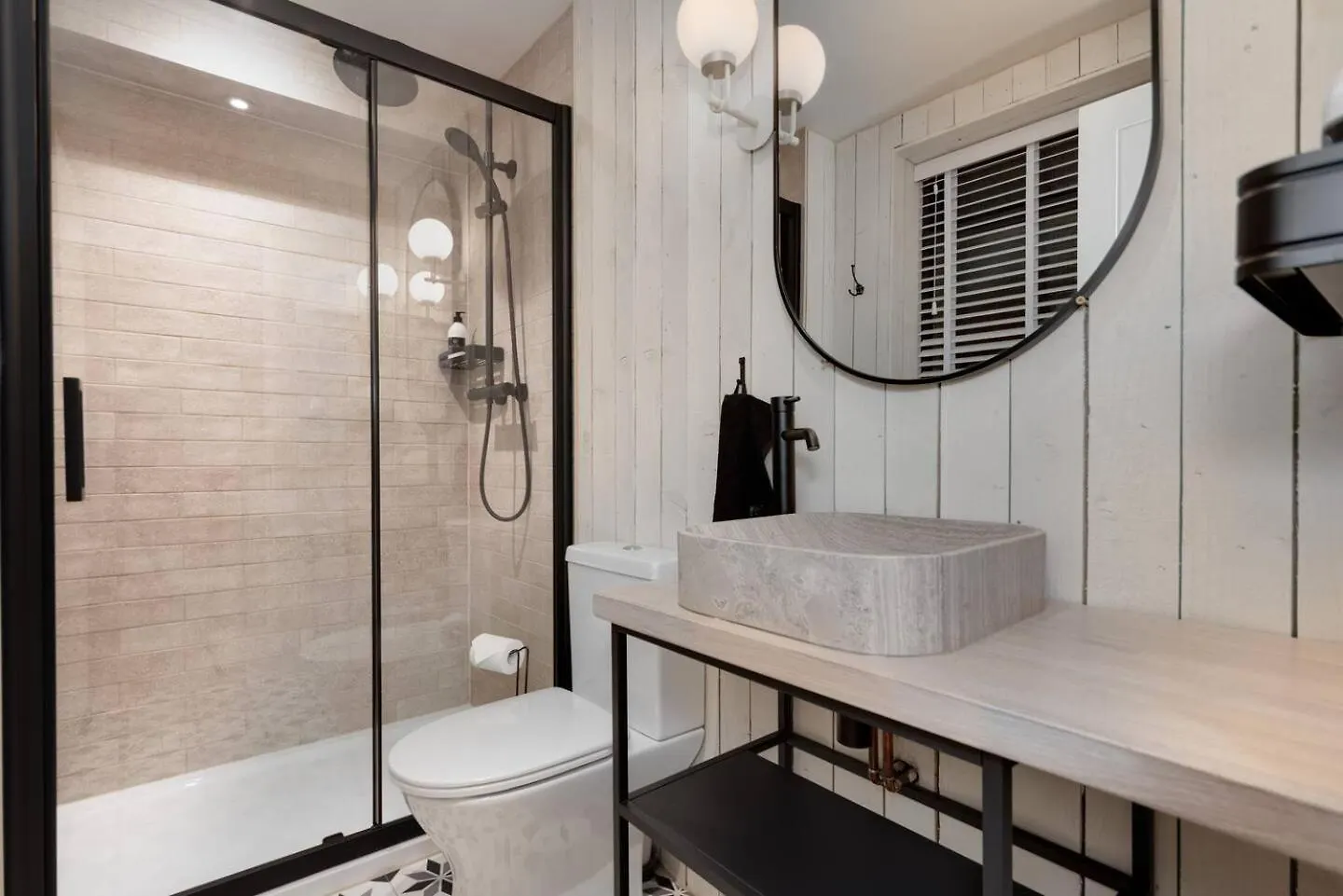 Little Beach House Brighton - Swanky Scandi Style