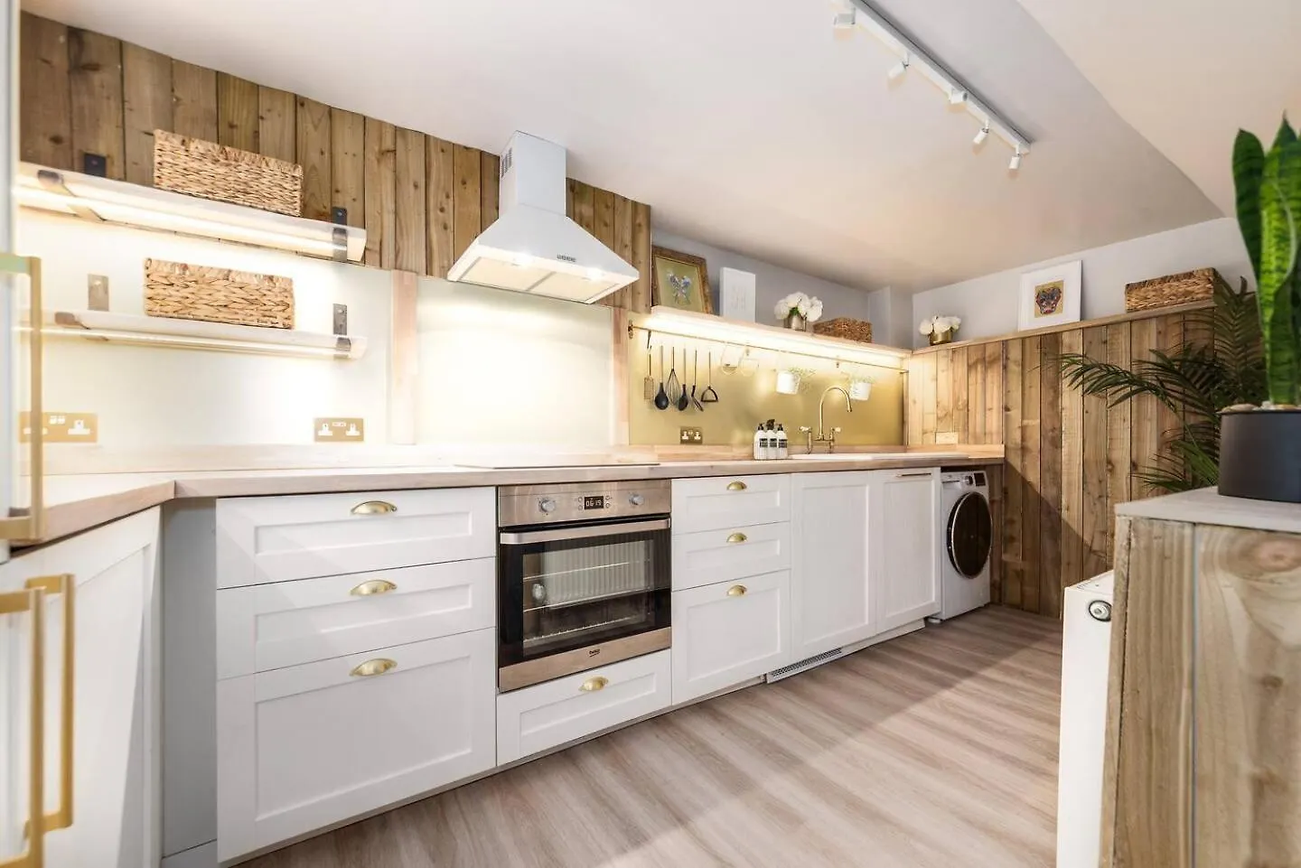 Little Beach House Brighton - Swanky Scandi Style 영국