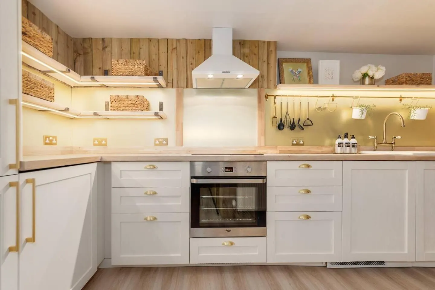 Little Beach House Brighton - Swanky Scandi Style